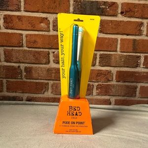 Bed Head Pixie on Point 1/2” Hair Straightener- NIB- Ceramic Hair Straightener